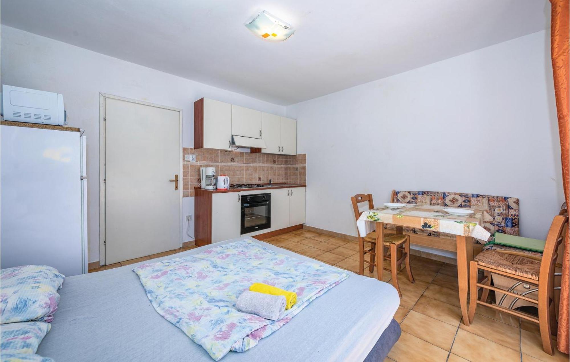 Amazing Apartment In Rovinj With Wifi Exterior photo